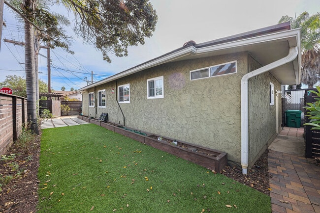 Building Photo - 3896 Harney St