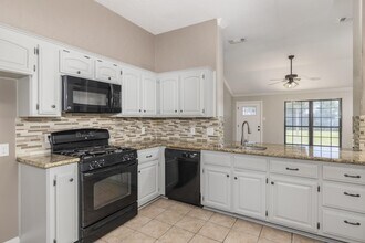 Building Photo - 6219 Ray Dr