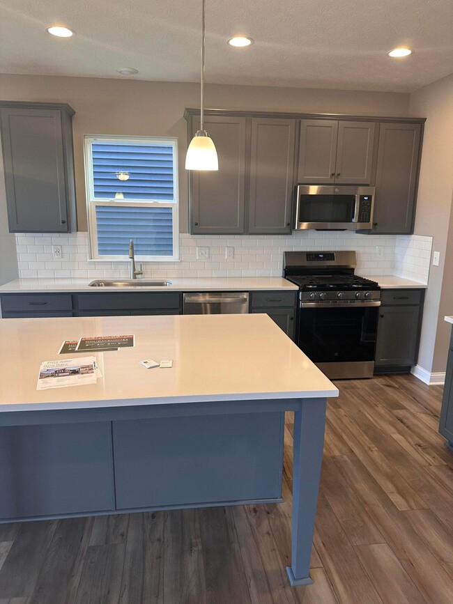 Building Photo - 2027 Aerotrain Ct N