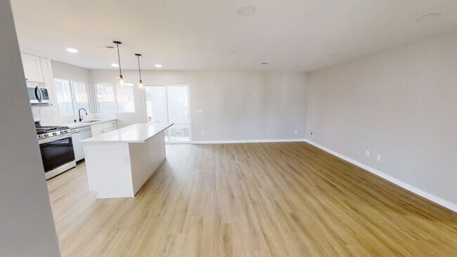 Foto del edificio - Fully Renovated! 4BD/2BA