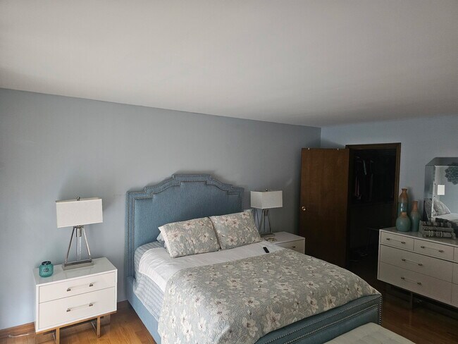 Foto del edificio - 3133 Rivermill Dr