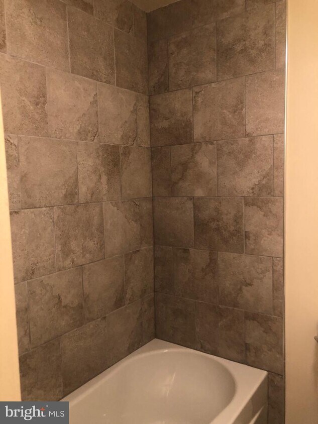 Foto principal - 90 Hancock Pl NE