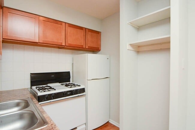 Building Photo - 503 W Briar Pl