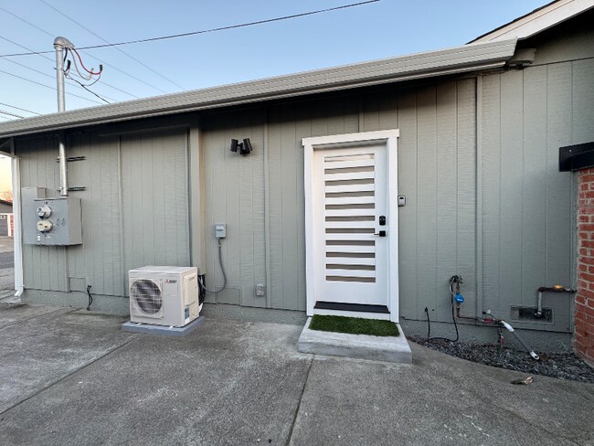 Building Photo - 606 Virginia Dr