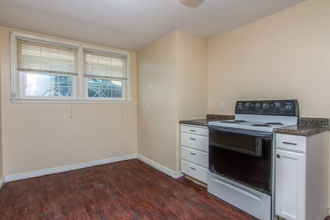 Building Photo - 1109 E 400 S