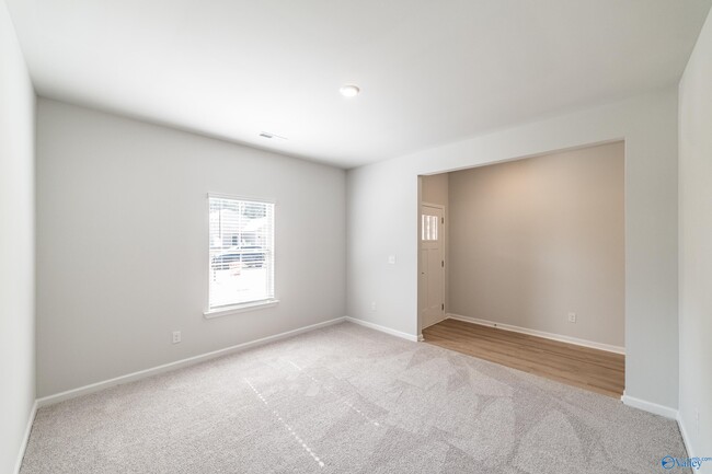Building Photo - 14976 Greenleaf Dr