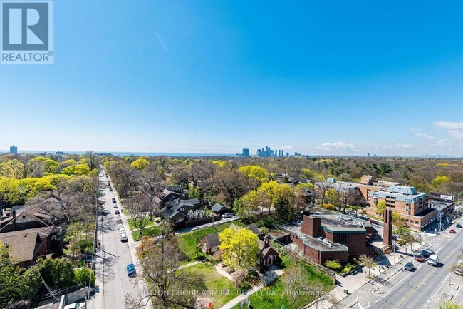 Photo du bâtiment - 1660 Bloor St W