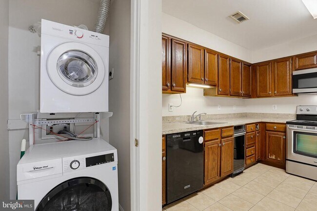 Building Photo - 5139 Dudley Ln