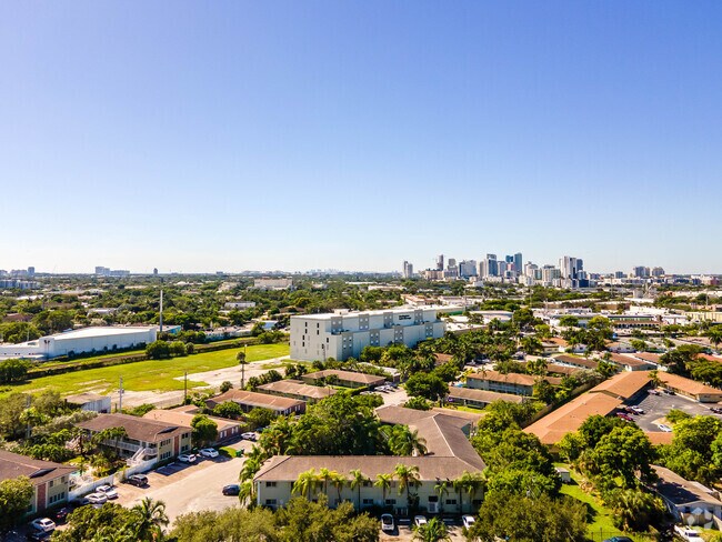 Foto del edificio - 1423 Holly Heights Dr