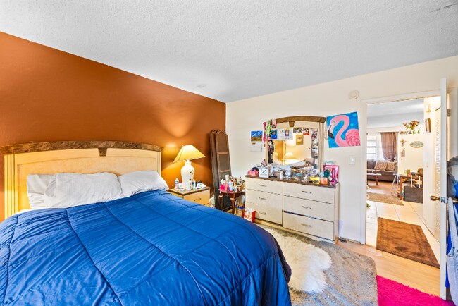 Foto del edificio - 301 NW 177th St