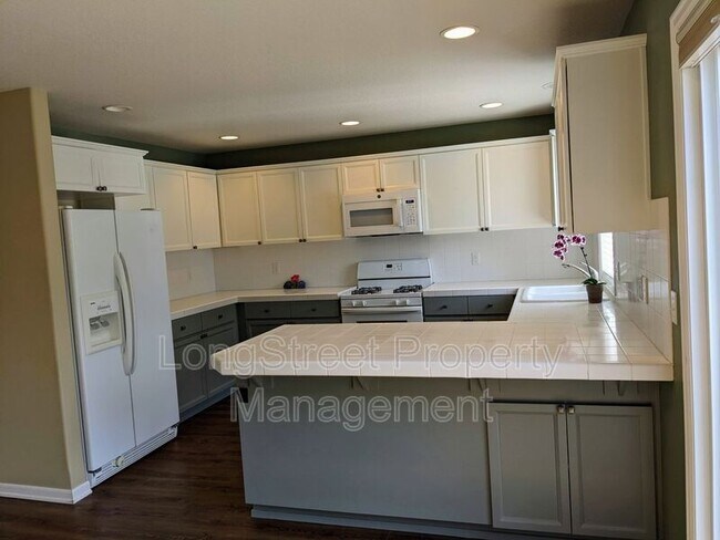 Building Photo - 800 SE Bayshore Cir