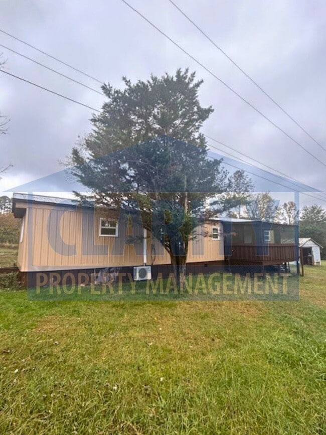 Building Photo - Two bedroom home in quiet location!
