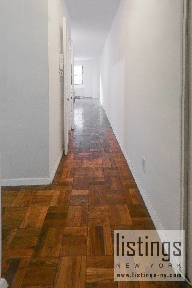 Building Photo - 117 E 71st St