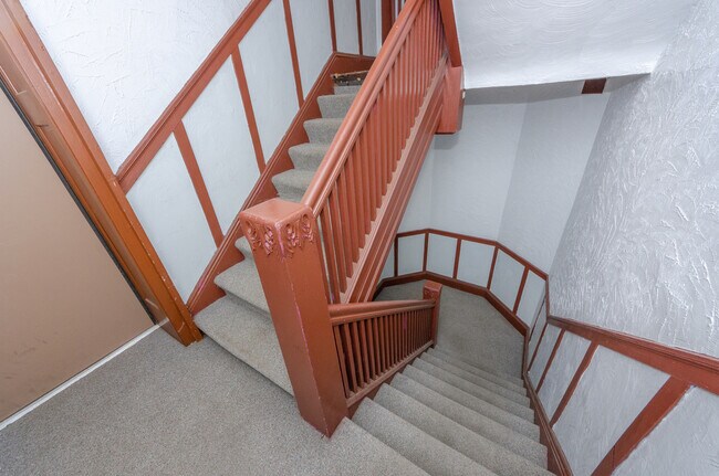 Building Photo - 5123 S Ingleside Ave