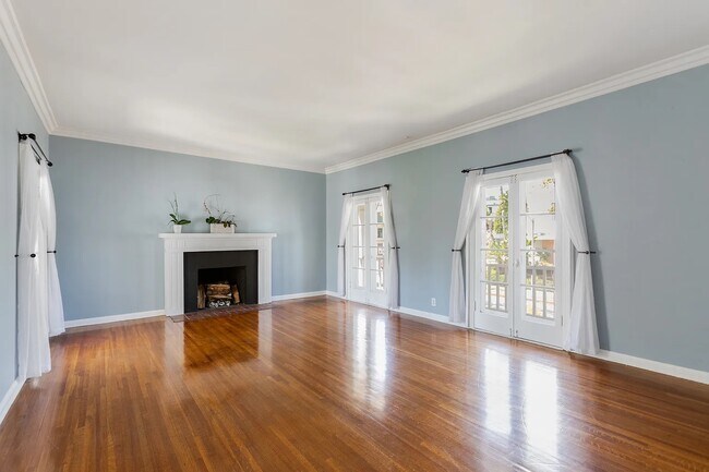 Sala de estar - 440 Canon S Dr