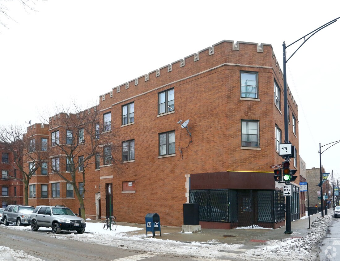 Building Photo - 6600-6602 N Clark St