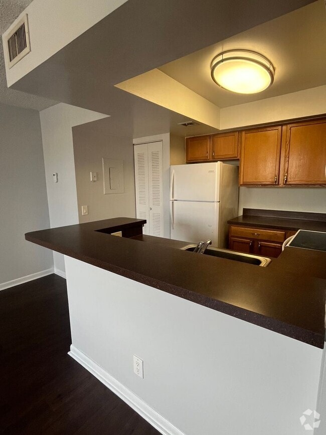 Building Photo - 708 Executive Center Dr