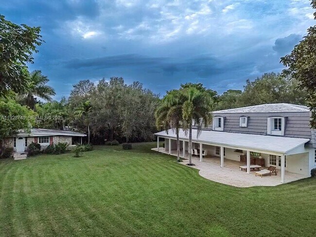 Foto del edificio - 730 SW 80th St