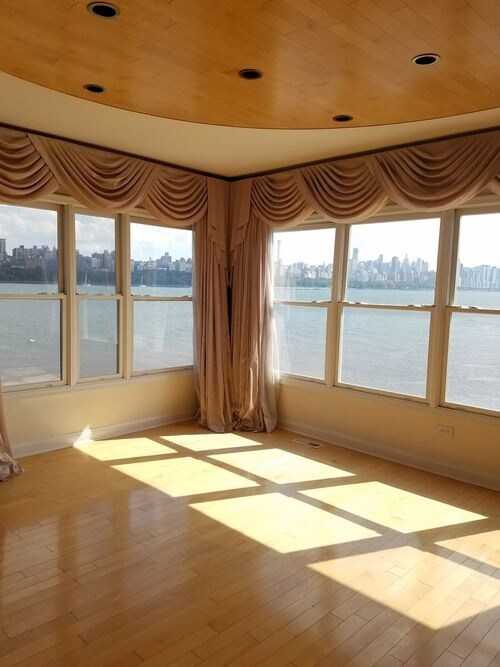 Building Photo - 195 River Rd