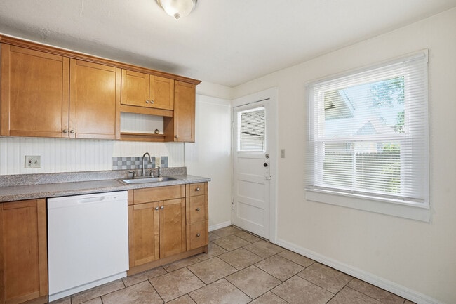 Building Photo - 409 Lebeau St
