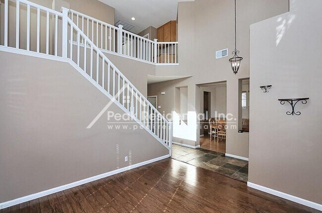 Building Photo - Very Nice Elk Grove 3bd/2.5ba Home with Bo...