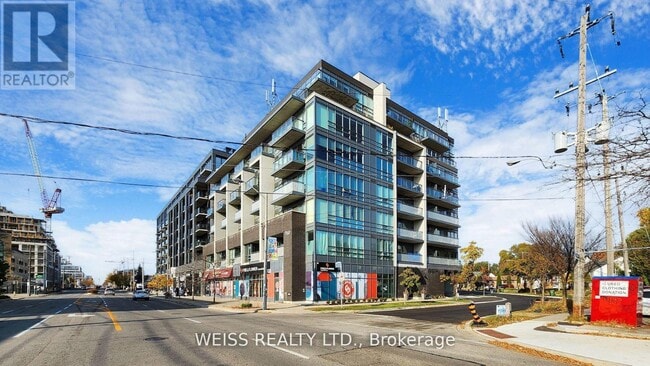 Building Photo - 760-760 The Queensway