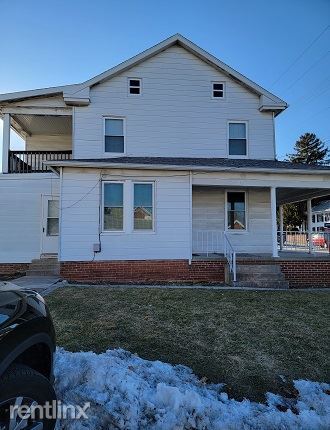 Primary Photo - 2 br, 1 bath Townhome - 140 W King St