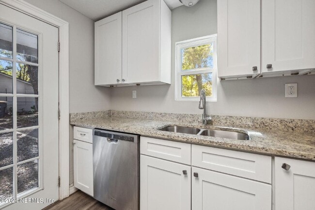 Building Photo - 3Bd Rental Available, Minutes from San Marco!