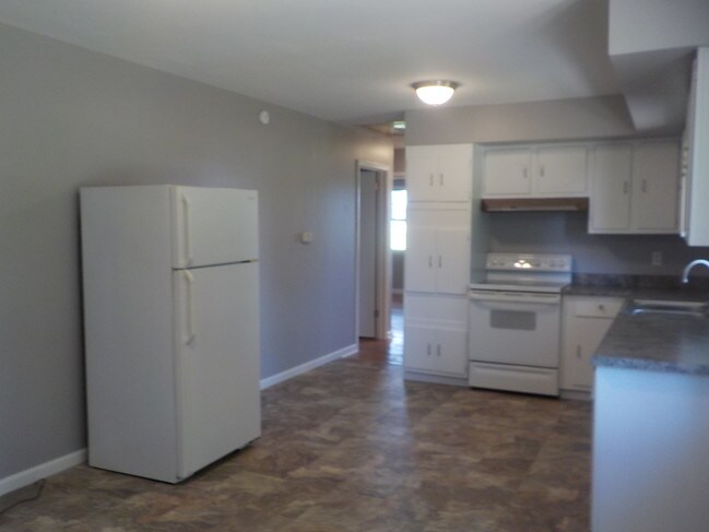 Building Photo - 6640 State Rd 46