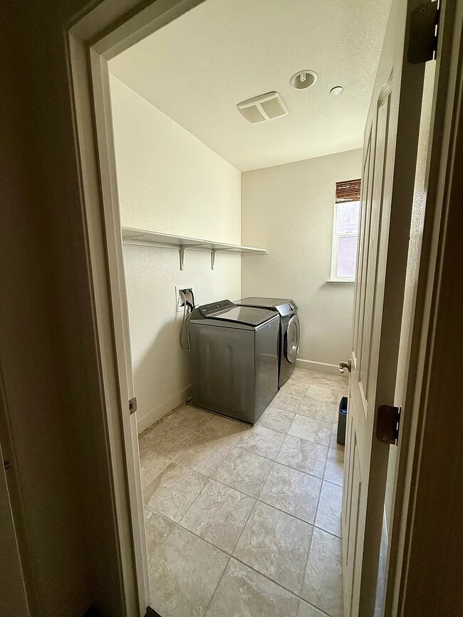 Foto del edificio - 1582 Neleigh Pl