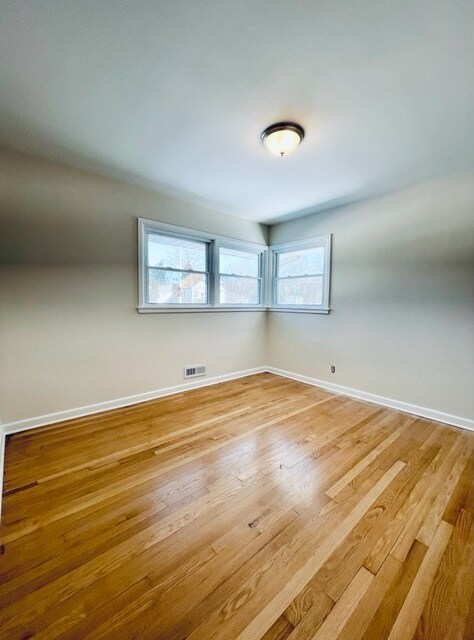 Building Photo - 9607 W Rosedale Ave