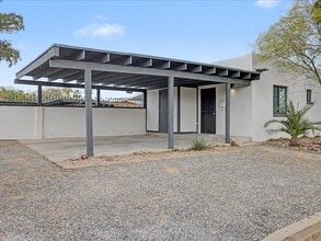 Building Photo - 1604 N Forgeus Ave