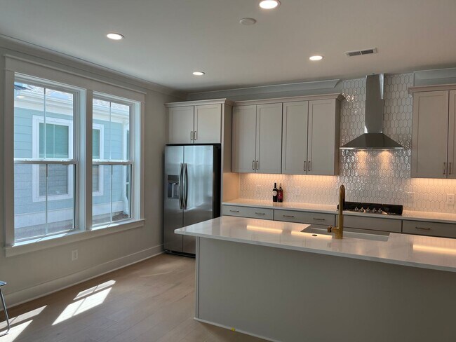 Building Photo - 4 Bedroom 3.5 Bath House in Twin Lakes - J...