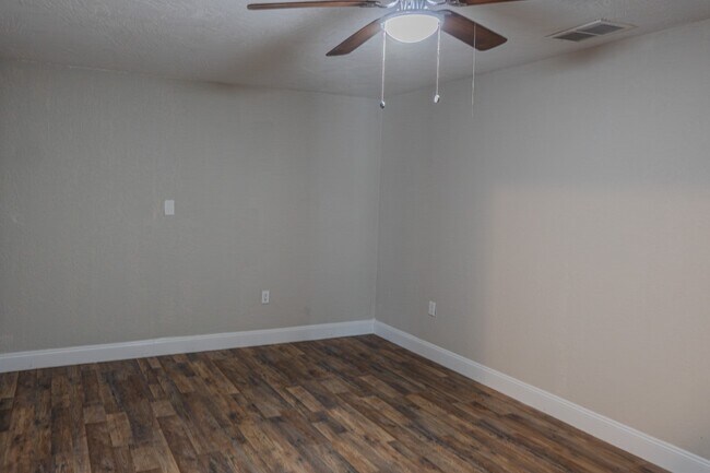 Foto del edificio - 129 W Church St