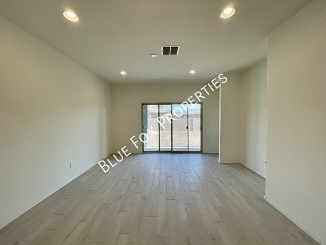 Foto del edificio - 10692 W Dickerson Dr