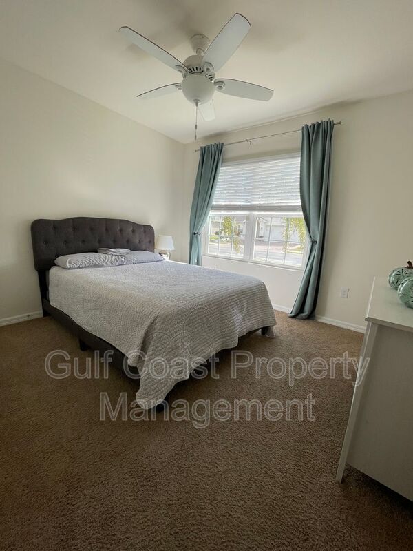 Foto del edificio - 733 Hadley St W