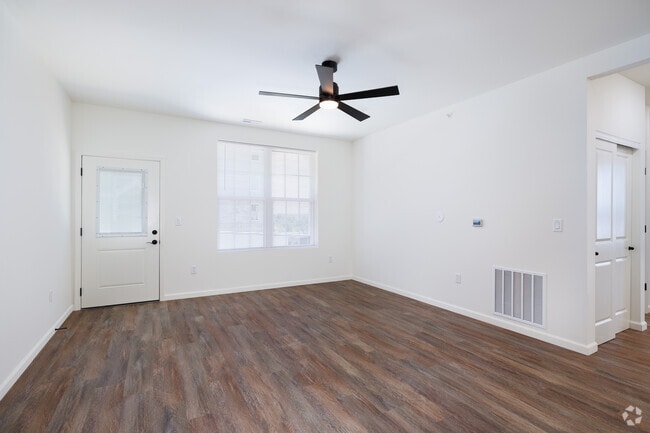 2BR, 2BA - 1,101SF - Living Room - Washington Terrace