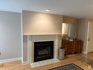 Building Photo - 36 Essex Green Ln