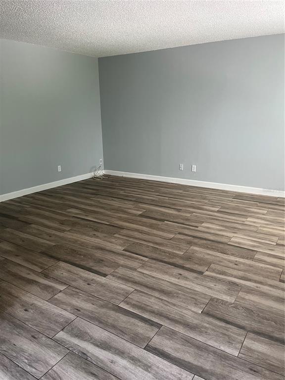 Foto del edificio - 3300 Fox Chase Cir
