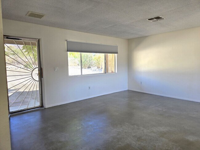 Building Photo - Remodeled Two Bedroom in Morongo Valley