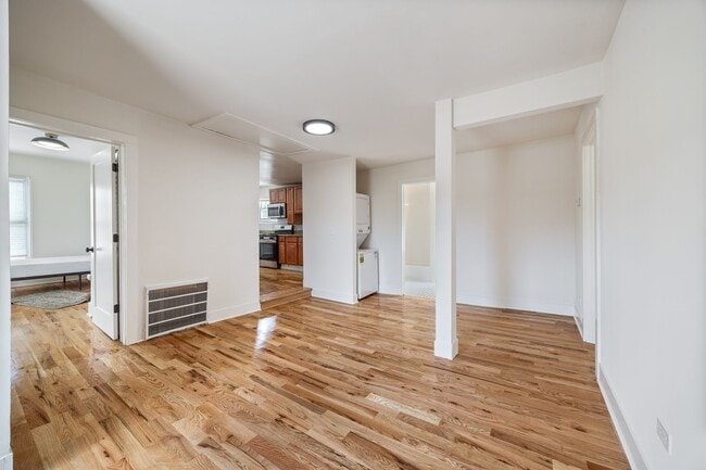 Building Photo - 1000 Foster St