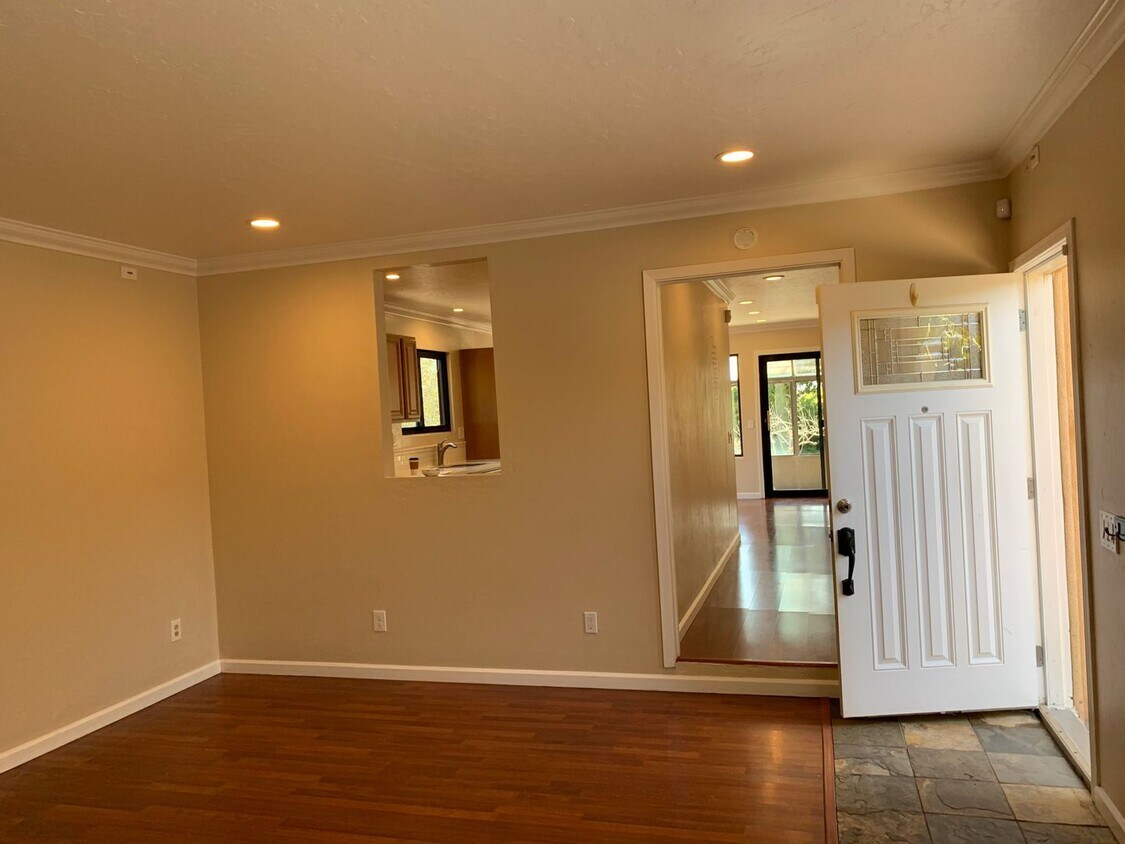 Primary Photo - Large 3 Bedroom, 2.5 Bath House in Marina