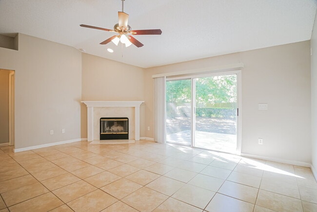 Building Photo - 391 Meadowlark Ln