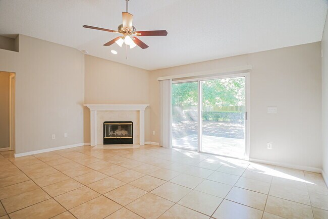Foto del edificio - 391 Meadowlark Ln