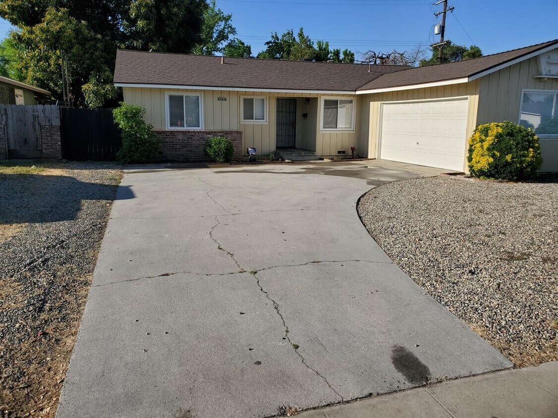 3232 E Ashlan Ave, Fresno, CA 93726 House Rental in Fresno, CA
