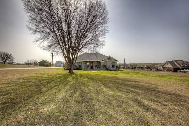 Building Photo - Charming 3 Bedroom Oasis on 2.5 Acres!