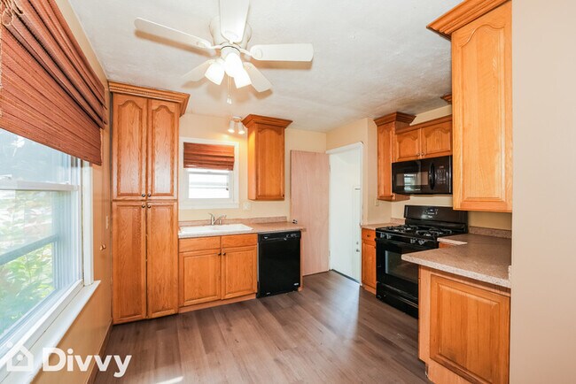 Building Photo - 6303 Northcliff Ave