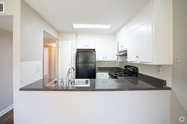 2 habitaciones, 2 baños, 1074 pies cuadrados, cocina - Shadesmont Apartments