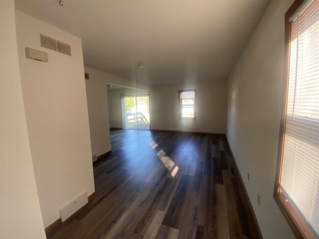 Building Photo - 903 Clarmar Dr