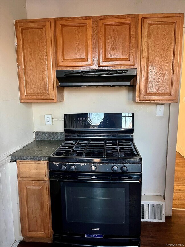 Foto del edificio - 70 Linden Ave